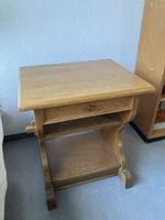 Nachttisch aus Holz