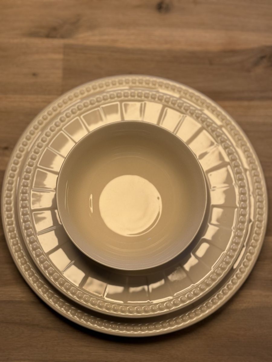 Geschirrsets: Elegantes Speisegeschirr Set, creme – Neu (gemäss Beschreibung) aus Däniken SO von SC.pay 1