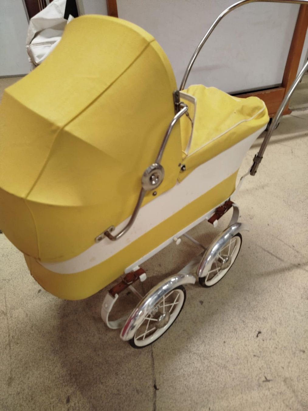 Puppenwagen: Ancienne poussette pour  poupée ( nr 2 ) – Gebraucht aus La Chaux-de-Fonds von Emmaus2300CDF 1