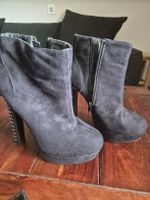 Bottines noires avec clous talons haut pointure 37.5
