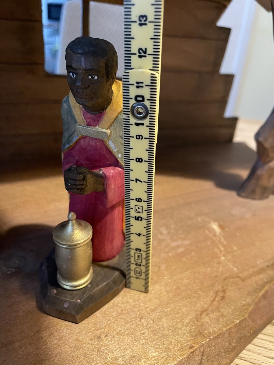 Statuette: König kniend E.Thomann Brienz – Usato da Flawil venduto da Naphtali 6