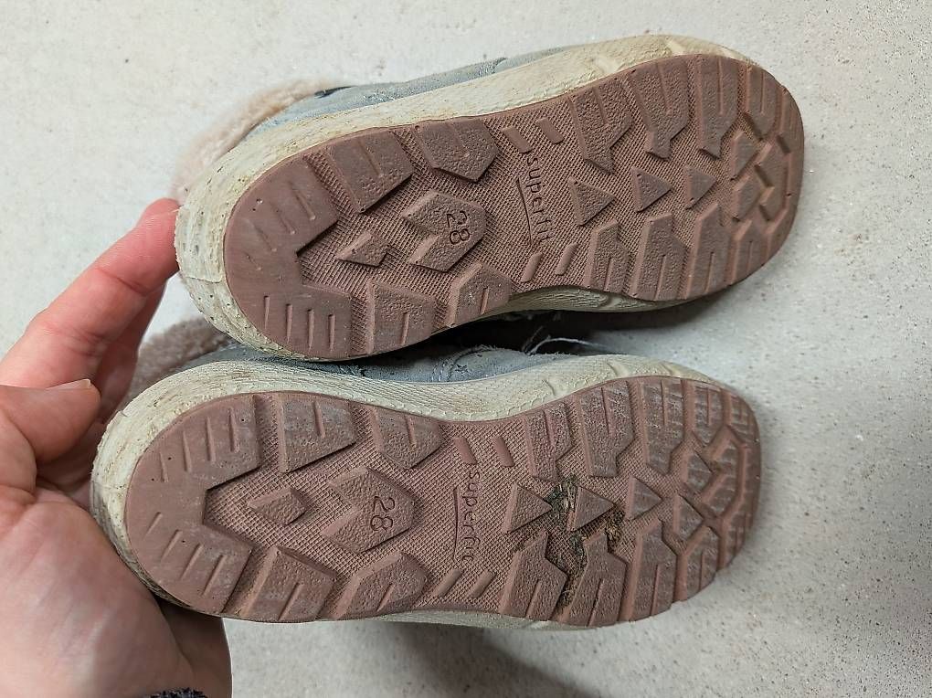 Scarpe per ragazze: Mädchen Schuhe Gr. 27 Gr. 28 Gr. 29 – Usato da Aesch BL venduto da NadiaE02 2
