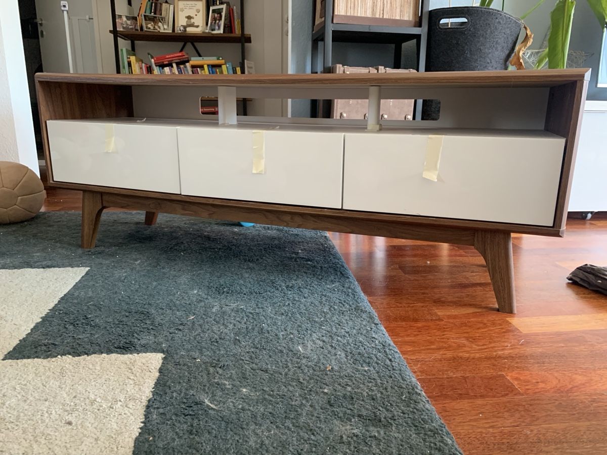 Beliani TV Möbel: TV stand - good used condition – Gebraucht aus Wallisellen von jos_nxt5