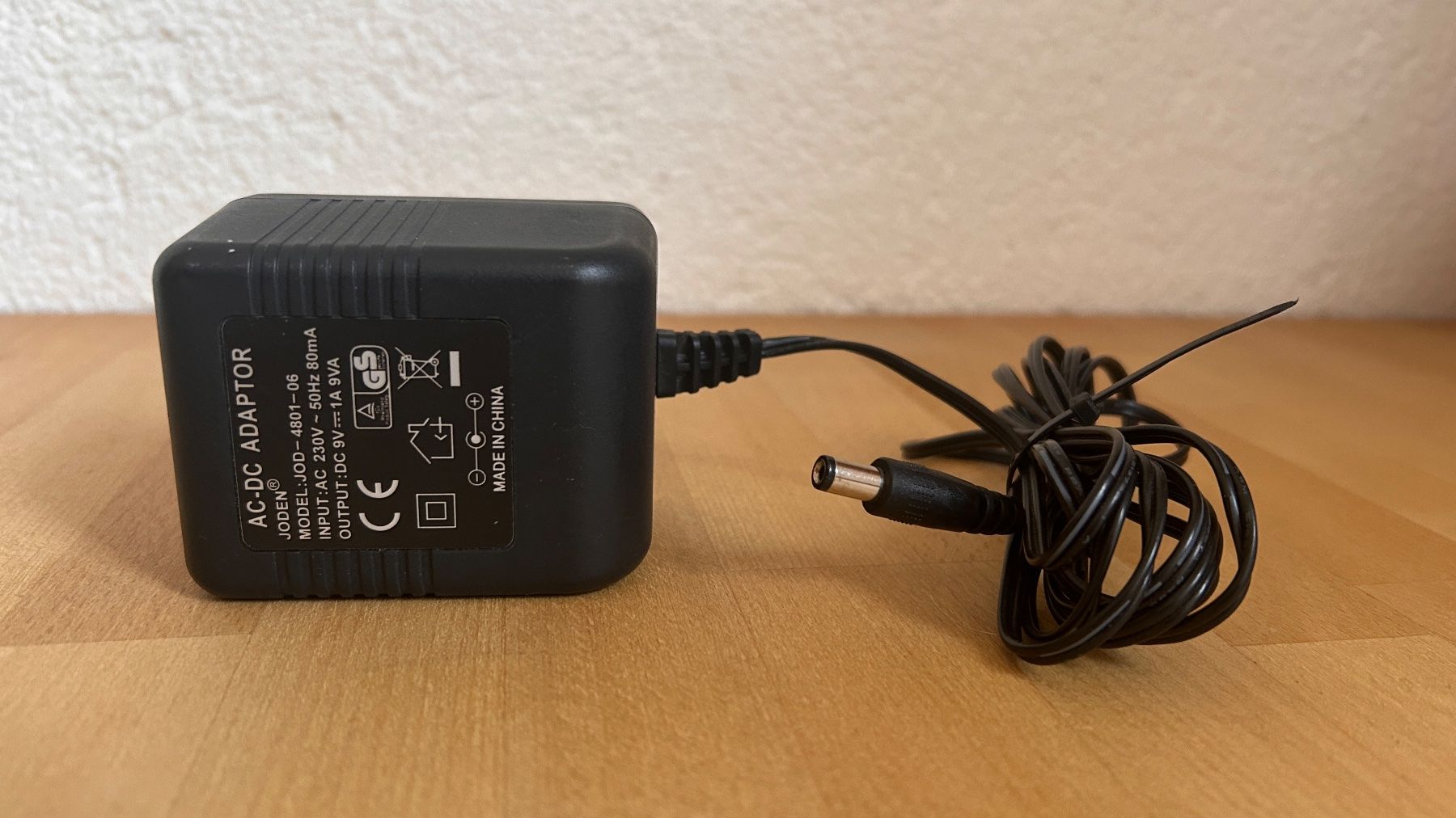 Hubs & Switches: Avocent SwitchView DVI KVM Switch 2-Port – D'occasion à Schliern b. Köniz par NDRS56 2