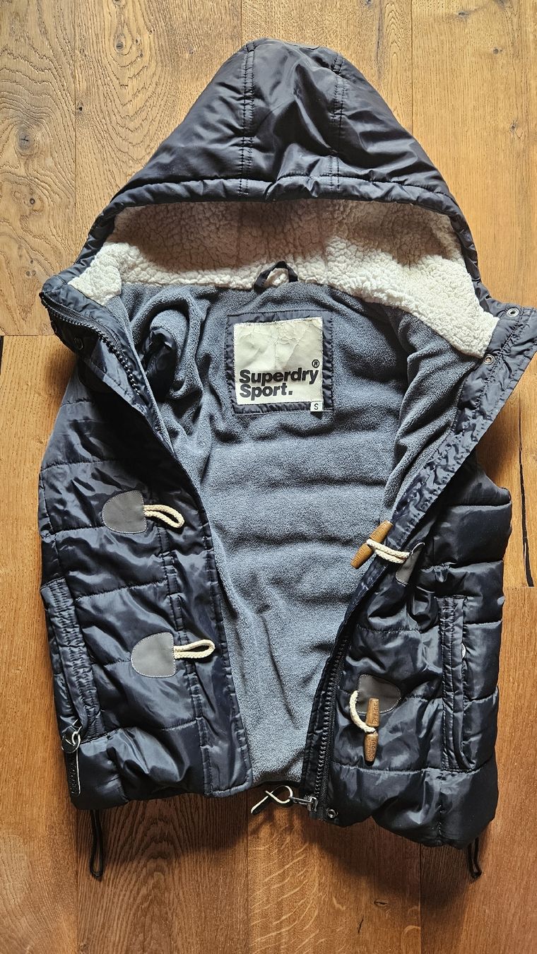 Gilets & Westen: Superdry Steppweste  Grösse S mit Kapuze  – Gebraucht aus Feusisberg von Rosy8835
