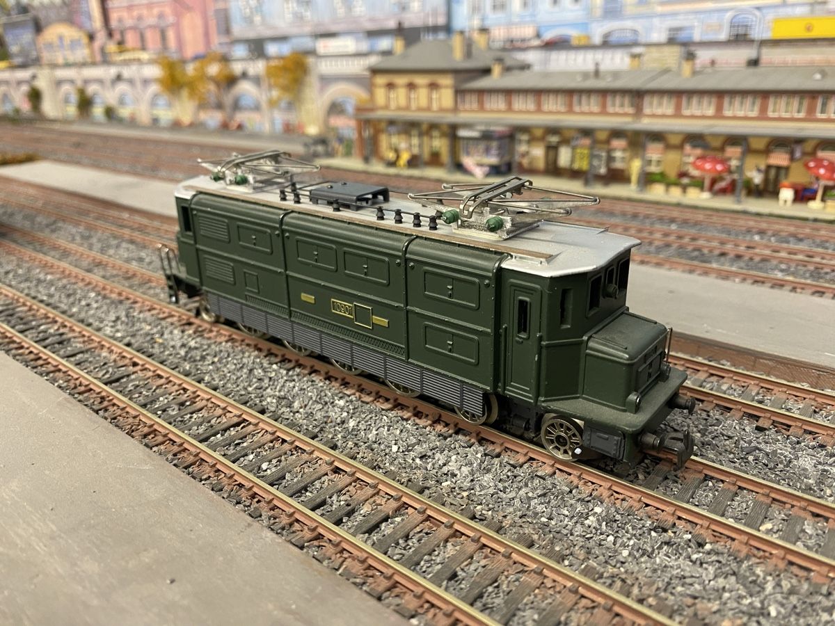 Hag Modellini di ferrovie: HAG 141 Ae 4/7 SBB H0 – Usato da Glattpark (Opfikon) venduto da anywaya23