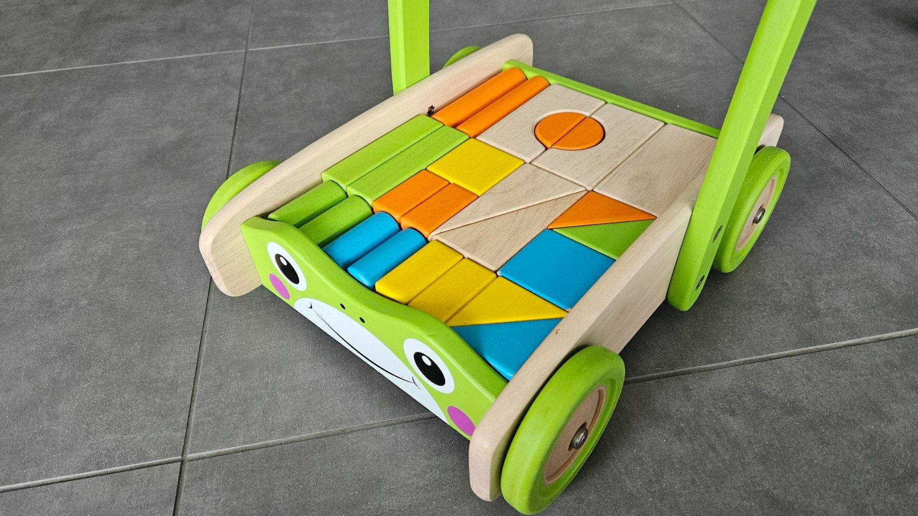Giocattoli: Chariot en bois avec cubes – Usato da Corminboeuf venduto da JadeHill 4
