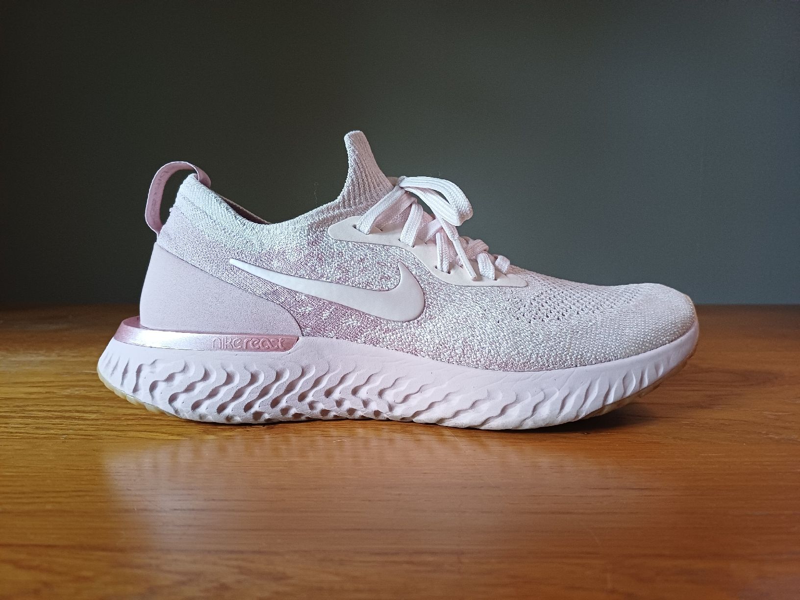 Nike Scarpe da donna: ++ NIKE Epic React Flyknit Gr. 39 ++   – Nuovo (secondo la descrizione) da Kreuzlingen venduto da jen_xdg7 3