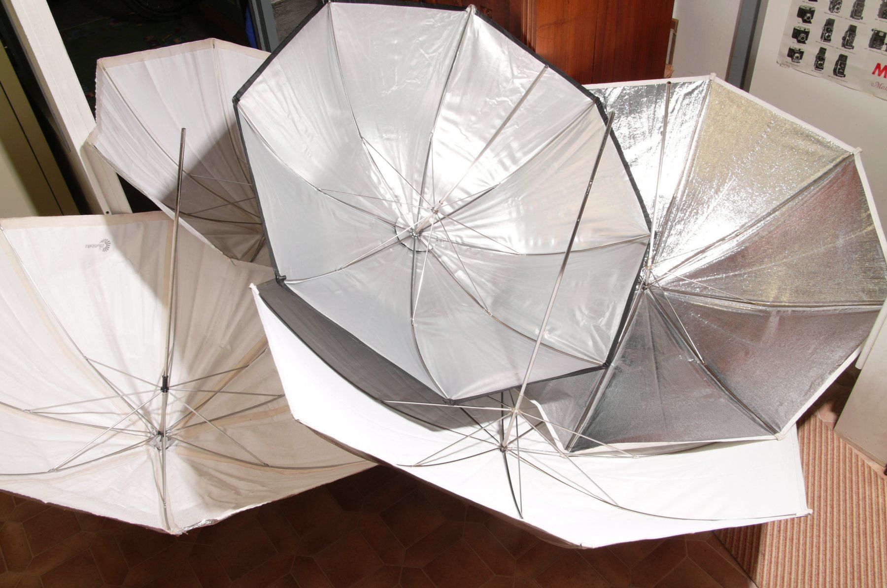 Flash: FOTOSTUDIO LICHT REFLEX SCHIRME – Usato da Zürich venduto da ulse