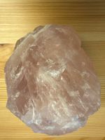Wunderschöner Naturstein Rosenquarz (1.115 kg)