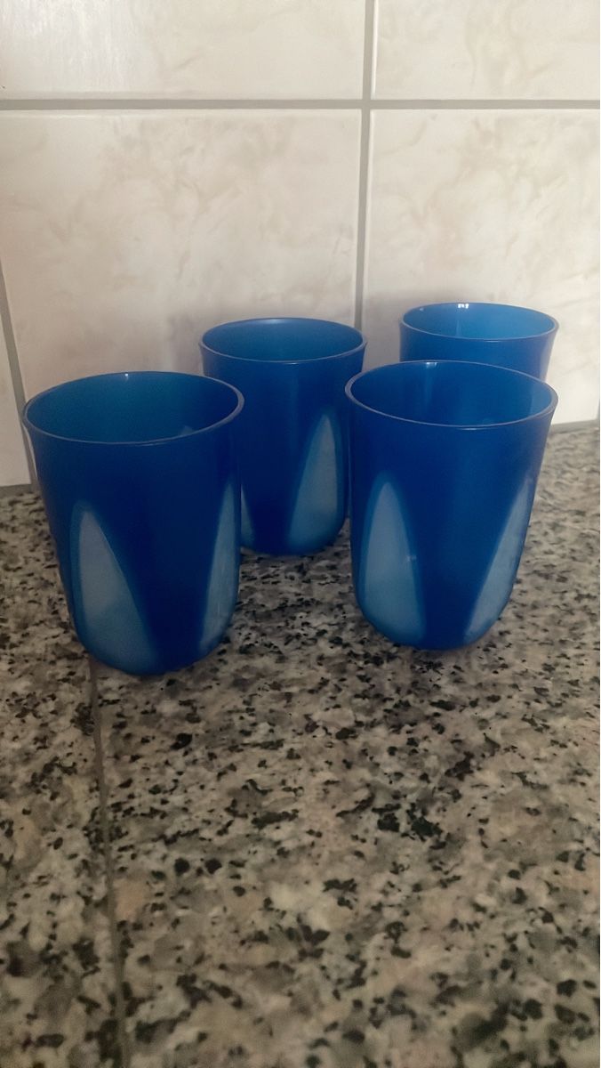 Tupperware Recipients et similaires: 4 blaue Becher von Tupperware – Neuf (Voir description) à Kaiseraugst par KlausSina