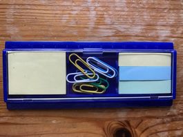 NEU: Schreibtisch-Set mit Lineal, Post it und Büroklammern