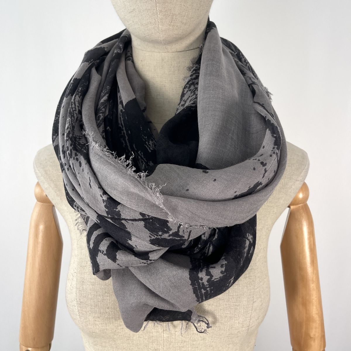 Repeat Foulard & Sciarpe: REPEAT Cashmere/Silk Scarf – Nuovo (secondo la descrizione) da Emmen venduto da Avviivva_Com2023 1