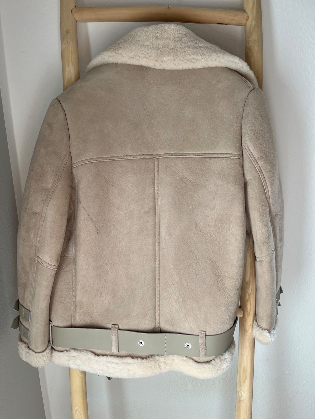 Acne Studios Jacken: Acne Studios Lammfelljacke – Gebraucht aus Winterthur von isl_n7sy 1