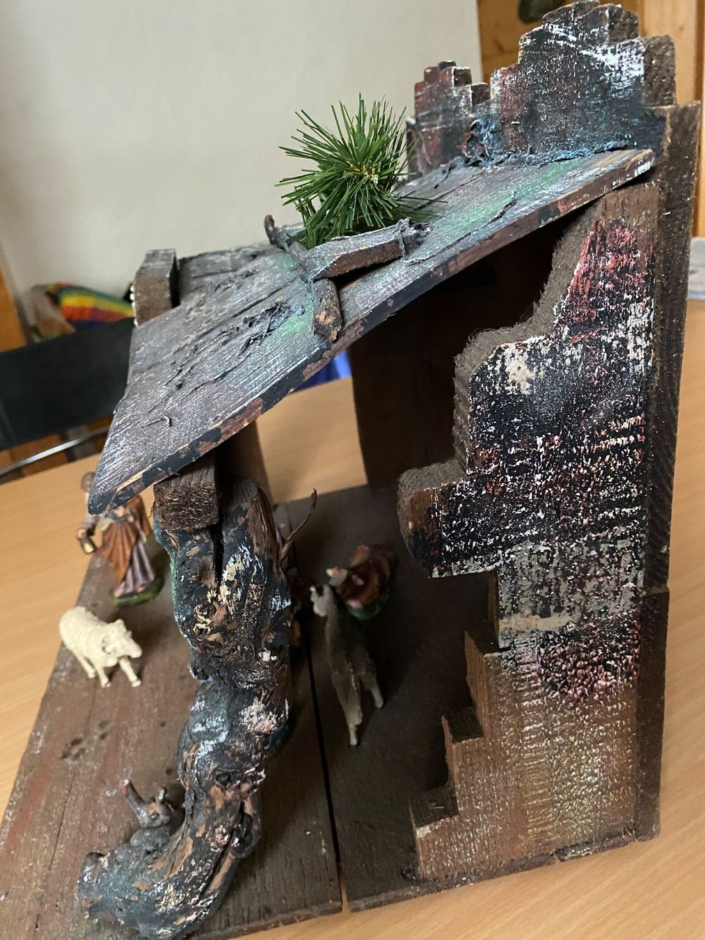 Tutte le decorazioni: Antike Weihnachtskrippe  sieben Figuren Christkind gemarkt – Usato da Stein AR venduto da claire009 3