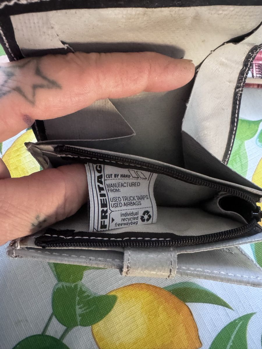 Freitag Brieftaschen: Freitag Geldbörse – Gebraucht aus Orpund von Rhodes0 7
