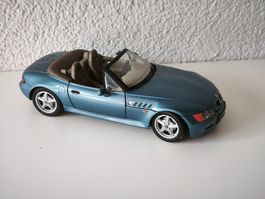 Vintage Modellauto BMW Z3 1:18 blau UT Models