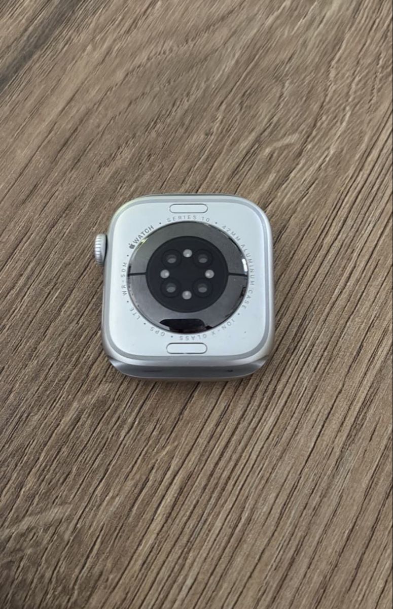 Apple Smartwatch: Apple Watch 10 42mm GPS + Accessoires – Nuovo (secondo la descrizione) da Vuiteboeuf venduto da fan_76c9 2