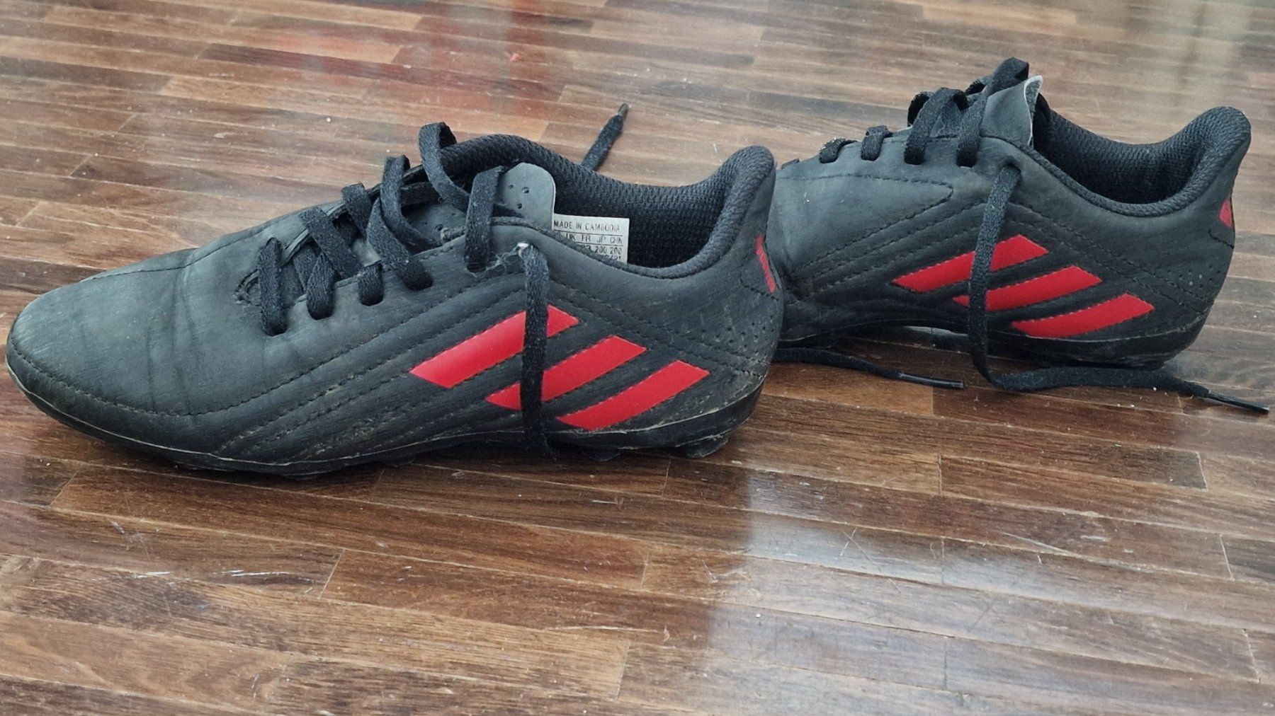 Adidas Scarpe per ragazzi: Fussballschuhe von Adidas Gr. 33 – Usato da Zürich venduto da Pemberleys 2