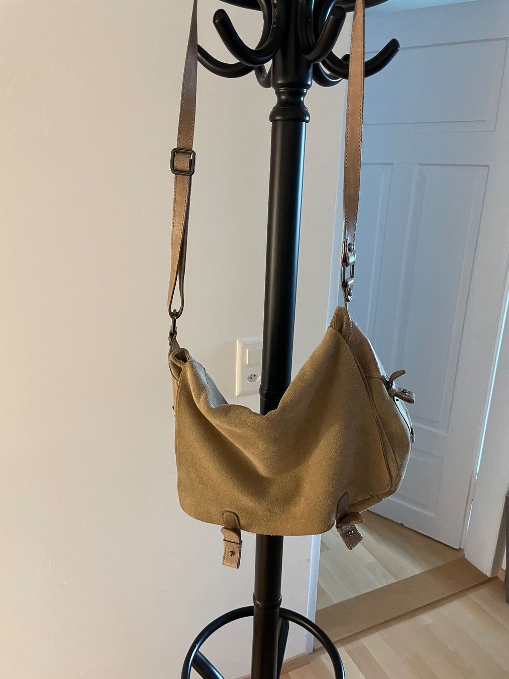 Maje Borse da donna: Wildleder Tasche von Maje – Usato da Au ZH venduto da eni_pnp7