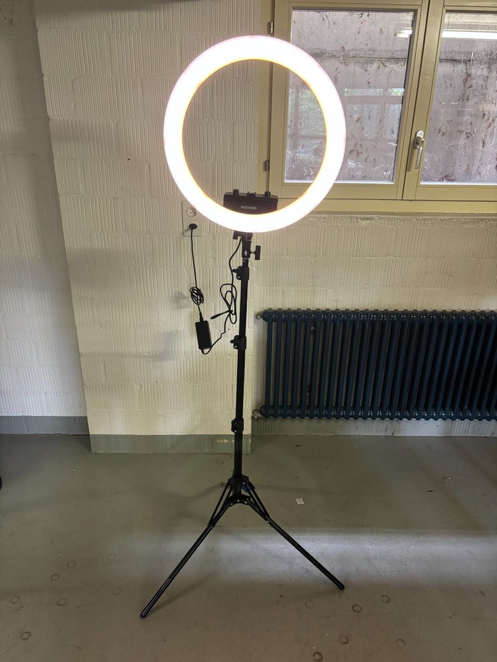 Lampade: Neewer Ringleuchte mit Stativ und Tasche – Usato da Glattbrugg venduto da rentshop.ch