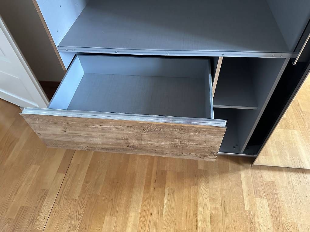 Armadi: Kleiderschrank – Usato da Zürich venduto da bro_yy2x 3