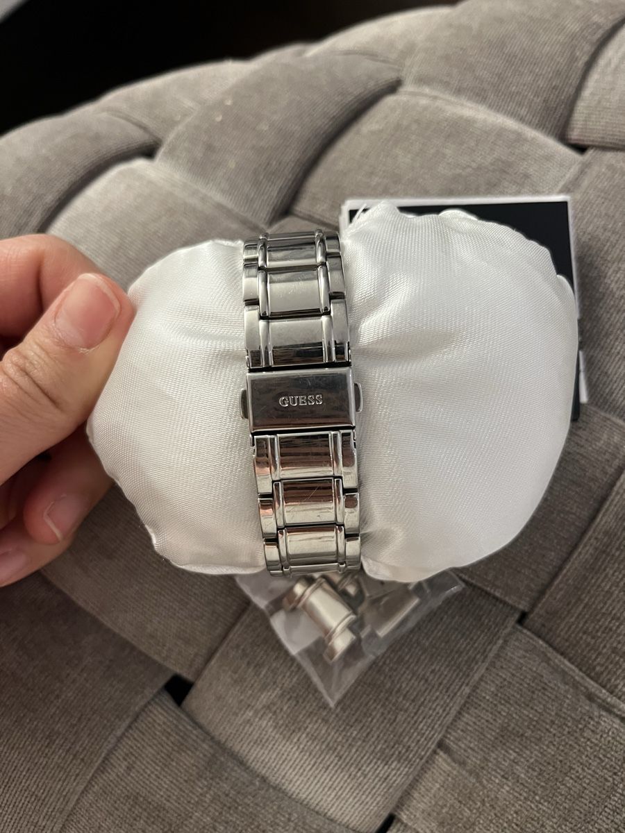 Guess Orologi: Guess Uhr silber mit Zifferblatt Perlmut – Usato da Hinwil venduto da dire07 2