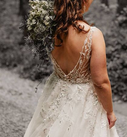 Traumhaftes Brautkleid mit Glitzer