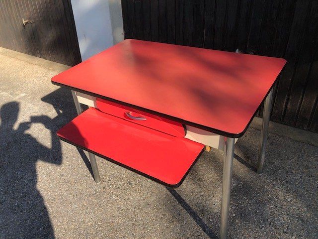 Tische: Ancienne table vintage formica rouge – Gebraucht aus Chézard St Martin von schmitt 2