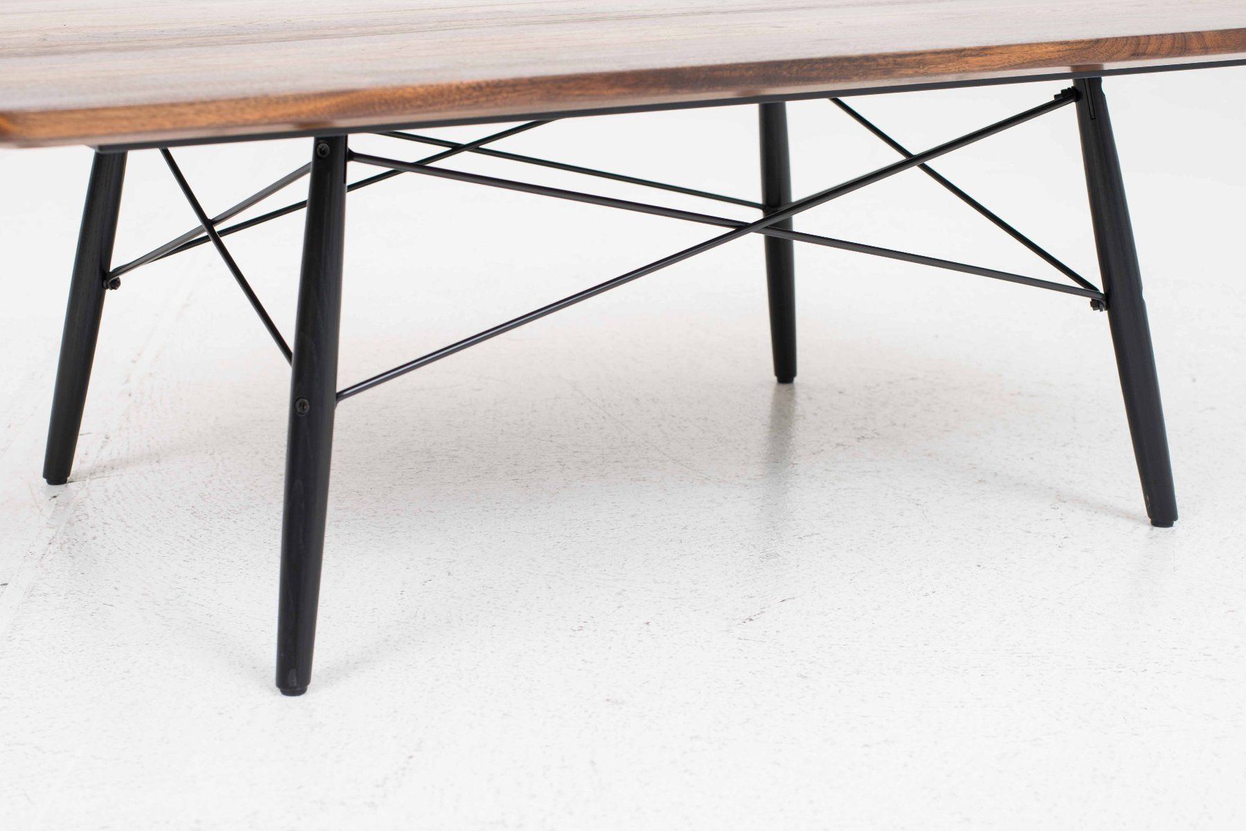 Vitra Tavoli: Vitra Coffee Table von Charles & Ray Eames in Nussbaum – Usato da Zürich venduto da STUZH38 7