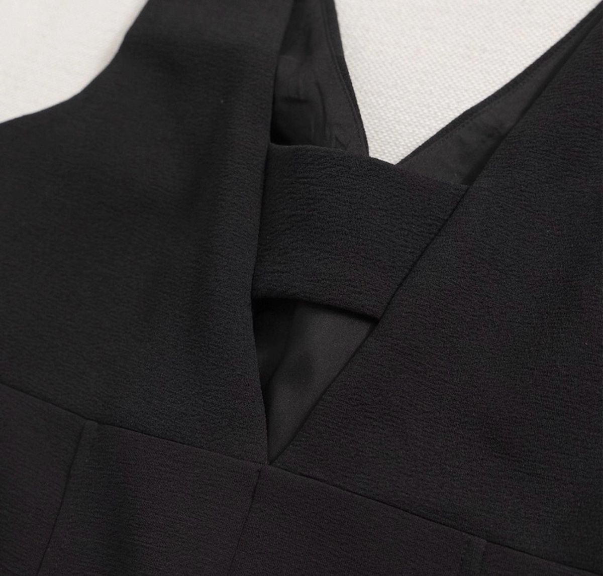 Kleider: klassisches schwarzes Kleid – Neu und originalverpackt aus Veyras von ValClasse 3