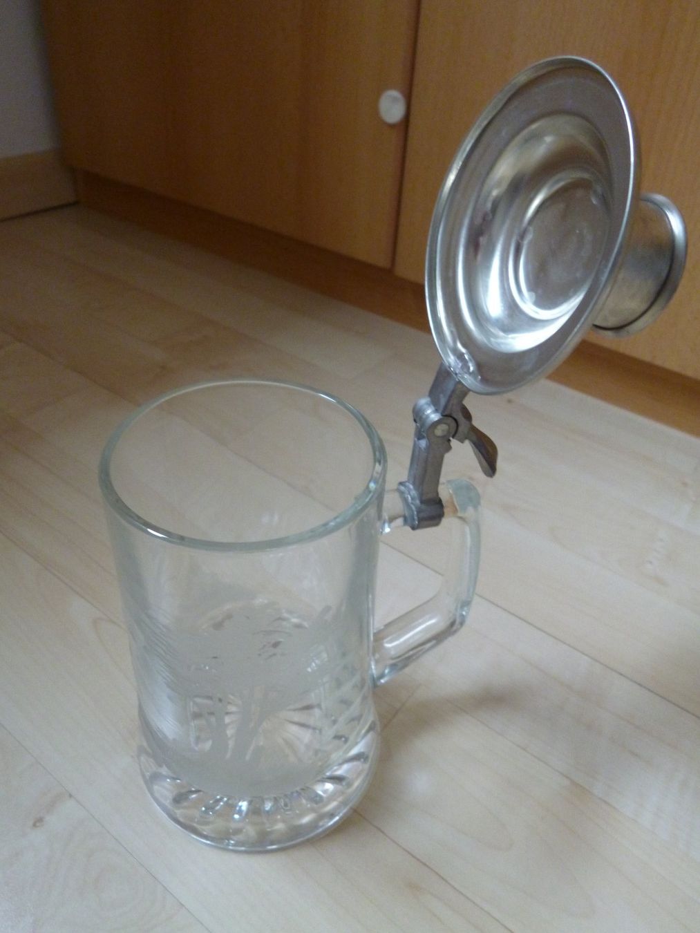 Bicchieri: Bierkrug mit Metall (oder zinn ?) Deckel – Usato da Dättlikon venduto da Mamakuga 4
