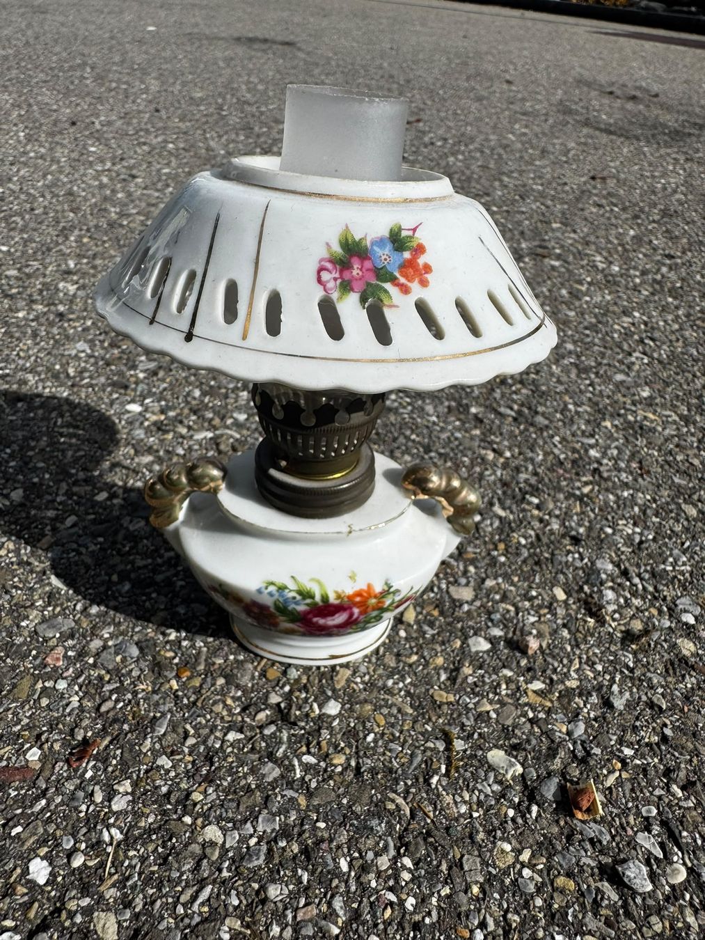 Lampen: Kleine Petrollampe  – Gebraucht aus Egg b. Zürich von Brocki_Insel_Egg
