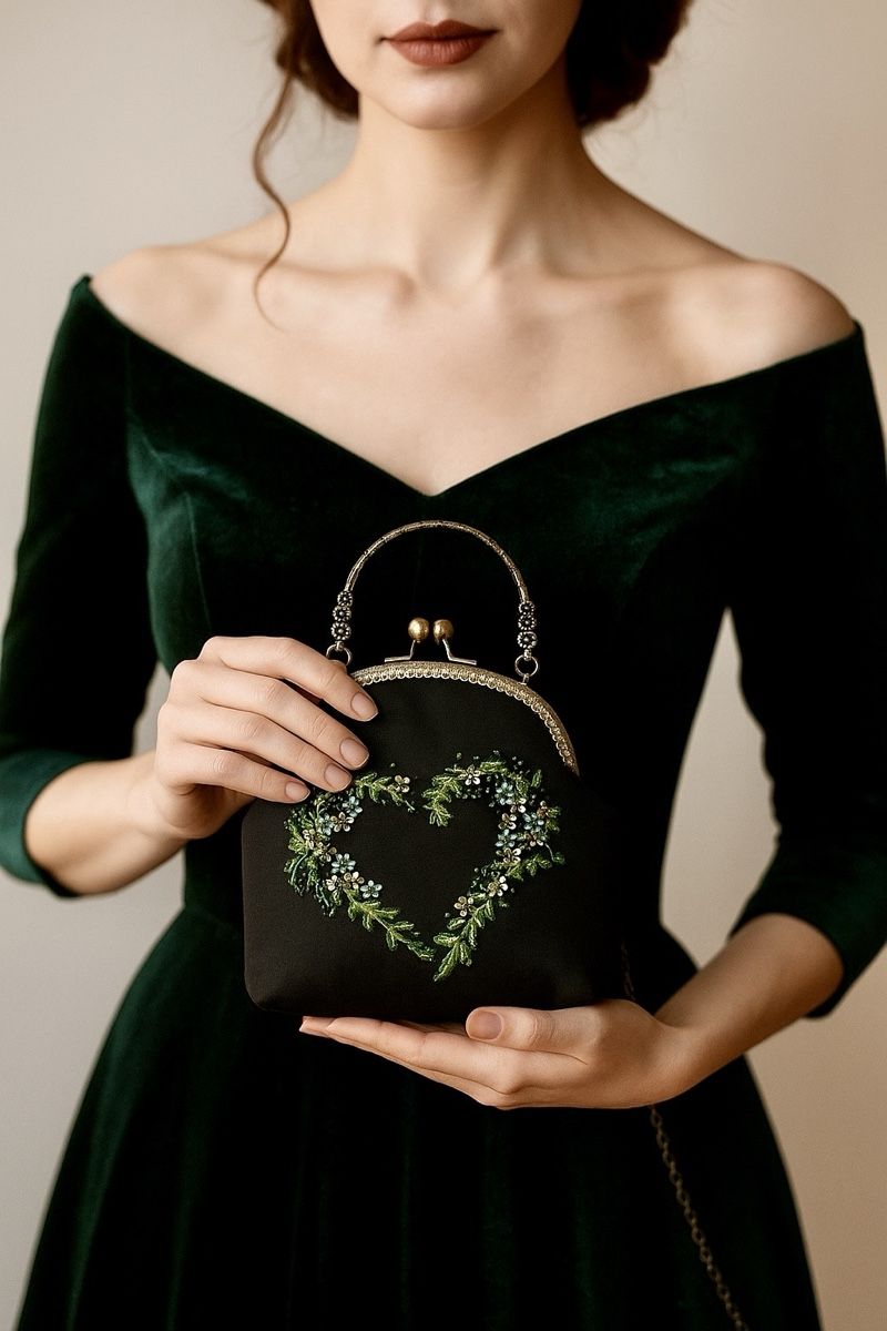 Borse da donna: Handmade Embroidered Kiss Lock Frame Bag, Unique! – Nuovo e nell'imballaggio originale da Oftringen venduto da Eylem79
