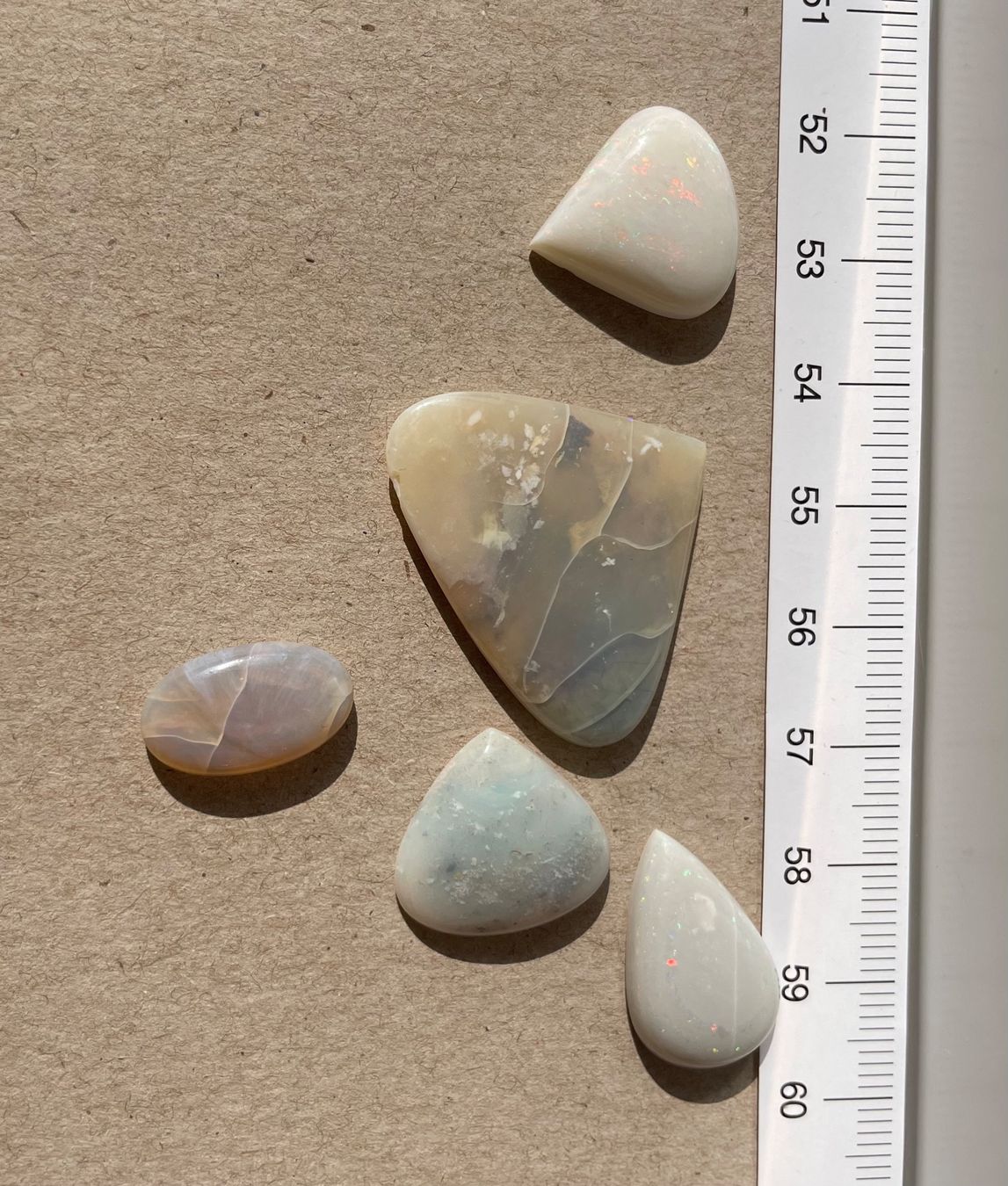 Fossilien: 5 Stk  Cabochons Opal echt  neu gross    LOT  Sammlung – Neu und originalverpackt aus Leuggern von gemshow 7