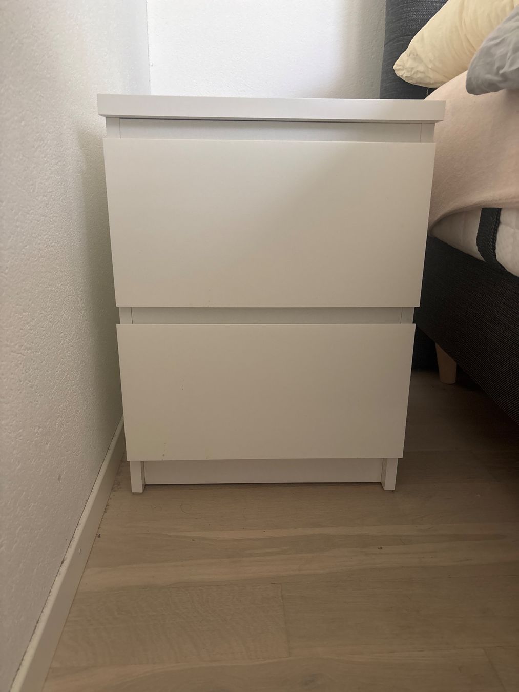 Ikea Comodini: Nachttisch Weiss – Usato da Zürich venduto da pre_55b8 1