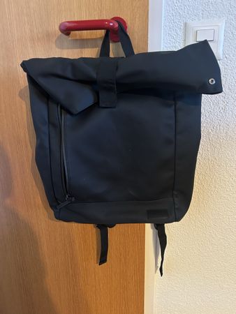 Rucksack Roll-Top schwarz wasserabweisend guter Zustand