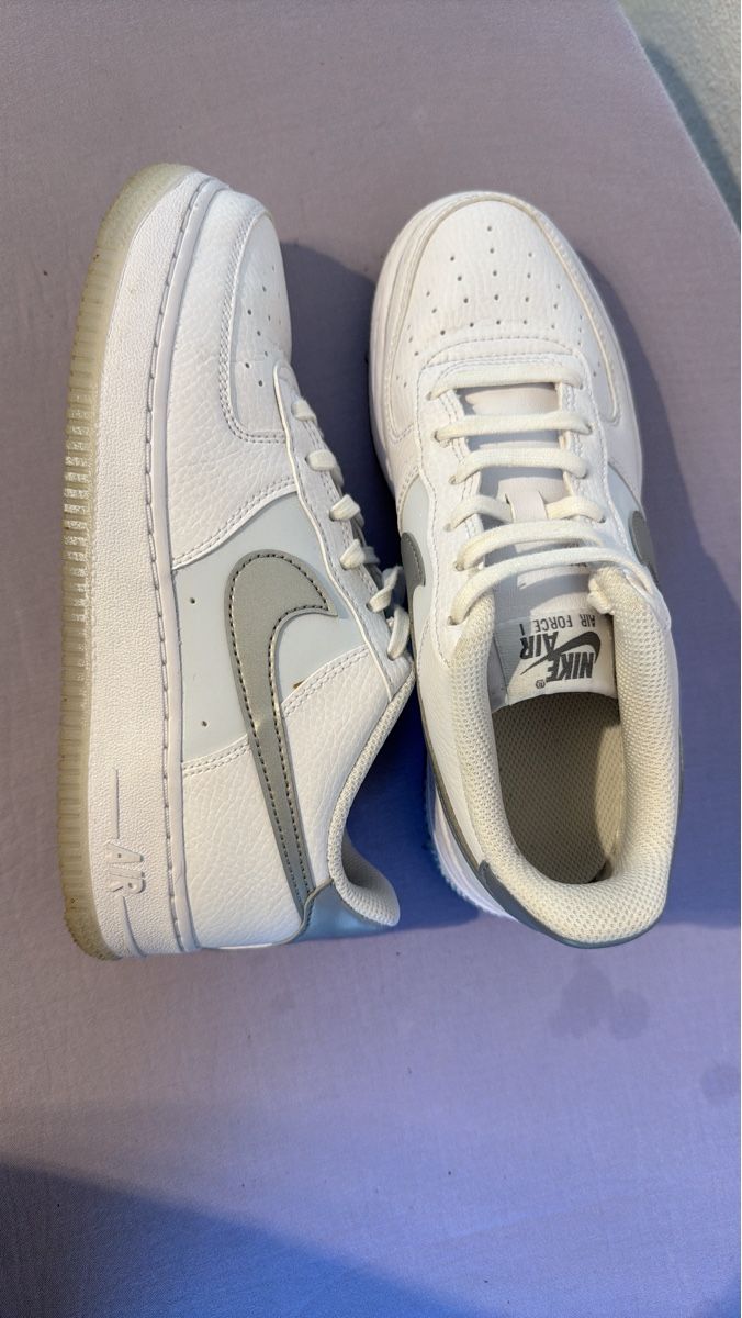 Scarpe da uomo: Nike Air Force 1 blanches comme neuves - Taille 36,5 – Nuovo (secondo la descrizione) da Blonay venduto da Celuna