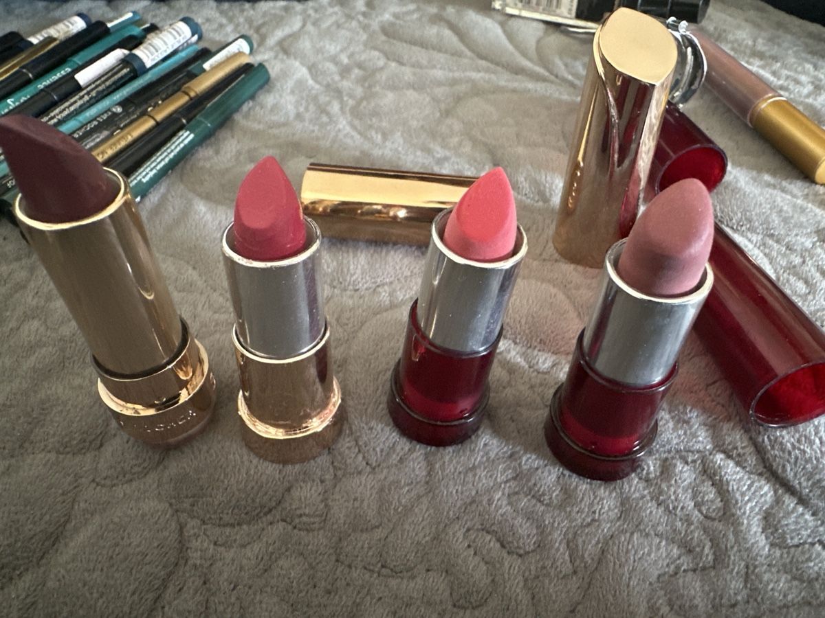 Yves Rocher Make-up: 4 Yves Rocher Lippenstifte – Nuovo (secondo la descrizione) da uzwil venduto da Semkii.j 1