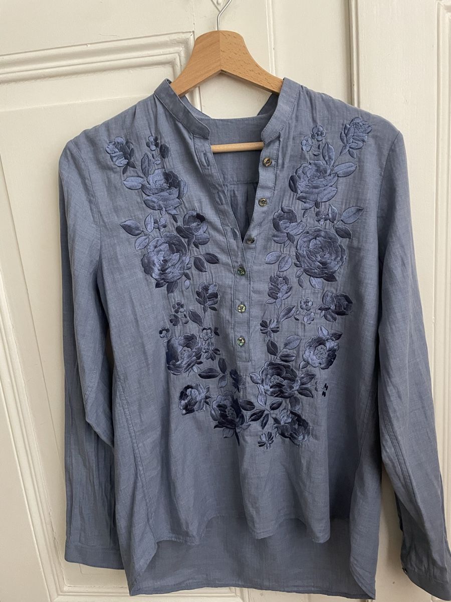 Blusen: Bluse mit Blumen Strick Dekoration – Gebraucht aus Bern von djinal 2