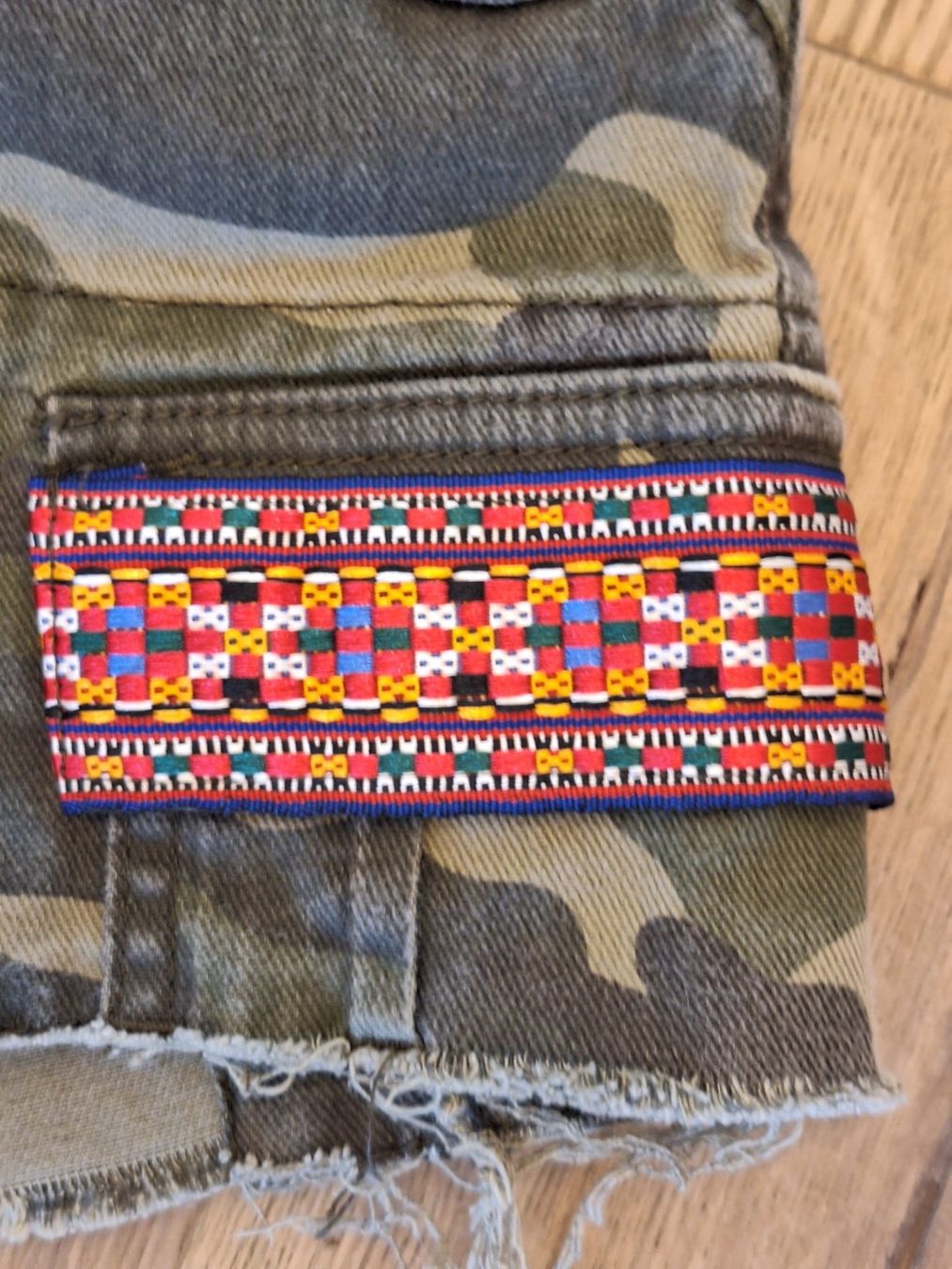 Zara Pantaloni: Short kaki avec broderies Zara – Usato da Genève venduto da bha_jcf5 3