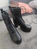 Schwarze Stiefel mit 8 cm hohem Absatz