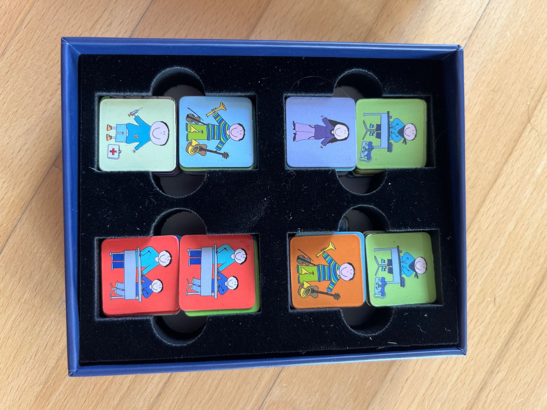 Tutte le decorazioni: Wochenplan Boy Box dunkelblau mit Punkten gebraucht – Usato da Stäfa venduto da Tech9 2