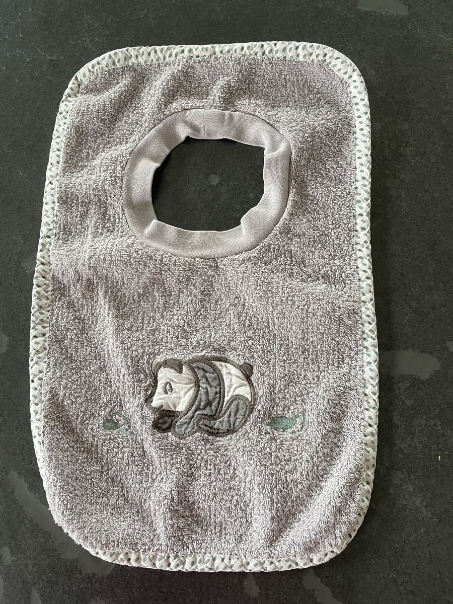 Repas pour bébés: Lätzli. Hellgrau mit Panda – D'occasion à Mönchaltorf par Mitsuko13 2
