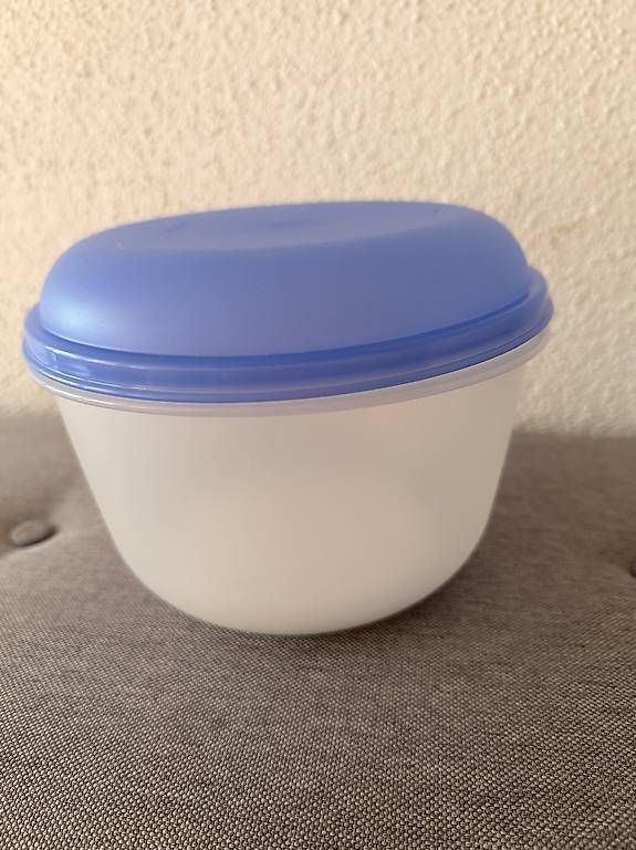 Behälter & Ähnliches: Tupperware Primavera Frischhaltebox blau/weiss – Gebraucht aus Bellikon von Schwoscht