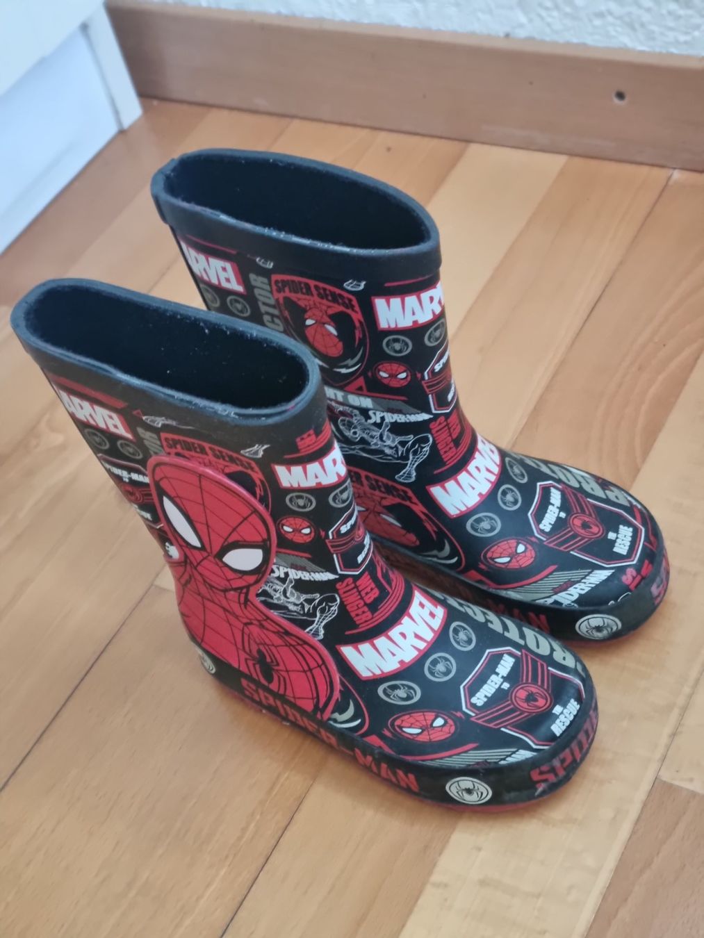 Schuhe für Jungen: Spiderman Marvel Gummistiefel Gr 24 – Gebraucht aus Bäch SZ von cri_87ts 1