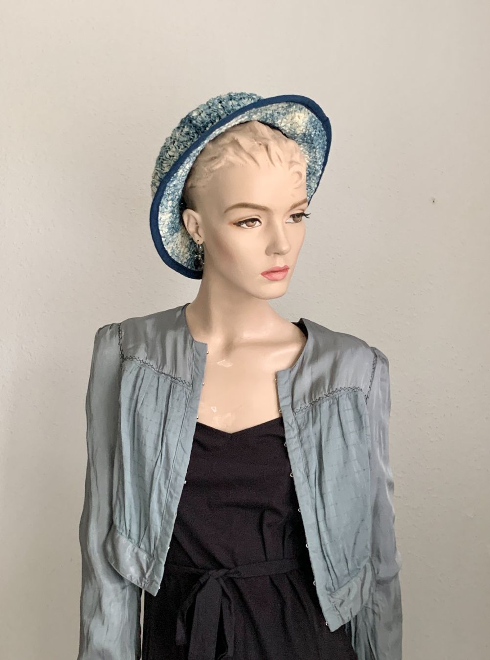 Copricapi, berretti & cappellini: Vintage Basthut in Blau/Crème – Usato da Kloten venduto da Nephty 8