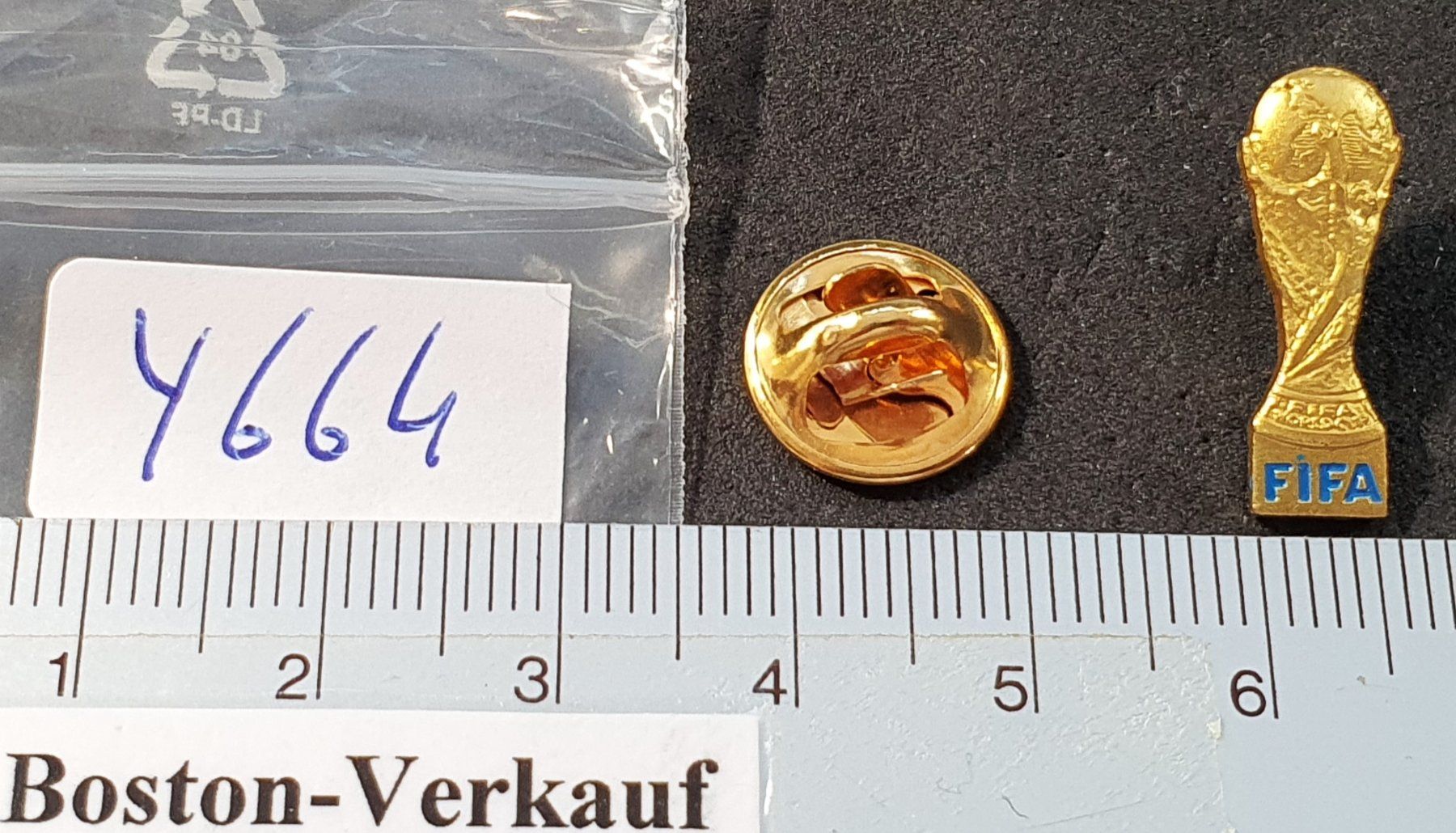 Fifa Placchette & Badge: Y664 - FIFA Pokal – Usato da Reinach BL venduto da Boston-Verkauf 2