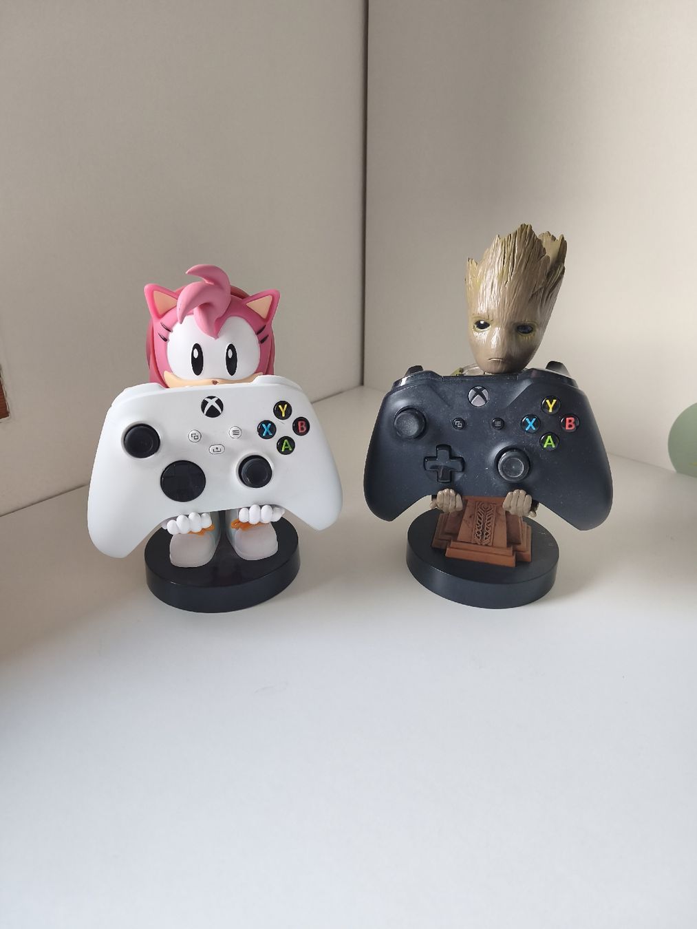 Microsoft Console: 2 Xbox Controller + Halterungen – Usato da Igis venduto da jan_6c69