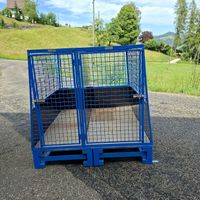 grosse Hundebox mit Untergestell